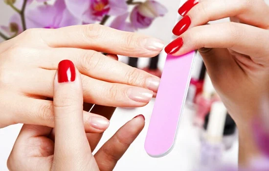 العناية بالأظافر العناية بالأظافر